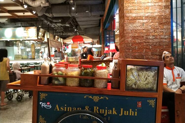 Asinan Rujak Juhi Kelapa Gading Jakarta
